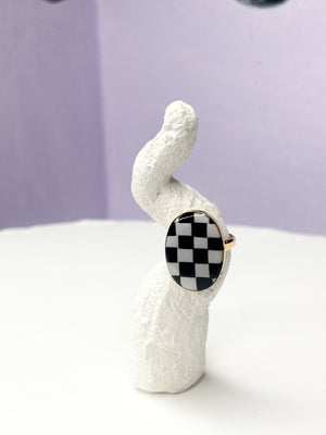 Checkerboard Ring Oval